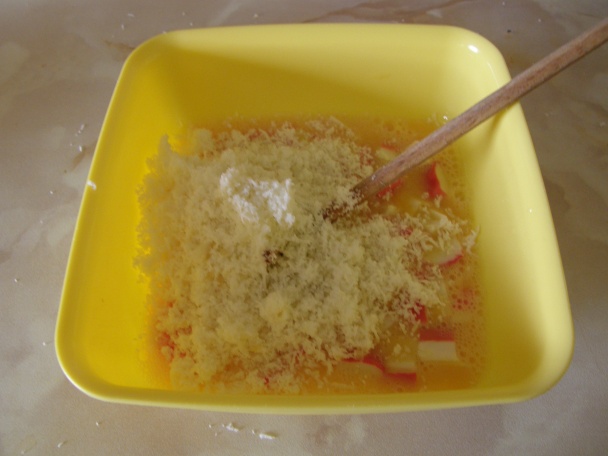 Omeletové syrové kúsky s krabími tyčinkami (fotorecept) - obrázok 2