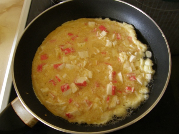 Omeletové syrové kúsky s krabími tyčinkami (fotorecept) - obrázok 3