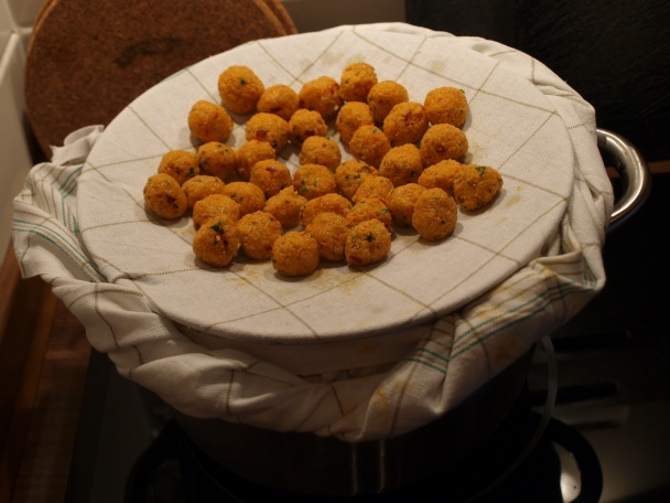 Yoğurtlu köfte - Bulgurové guličky v jogurtovej omáčke s cícerom a mäsom (fotorecept) - obrázok 5