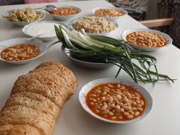 Zeytinağlı kuru fasulye (Dusená fazuľa v olivovom oleji) - obrázok 3