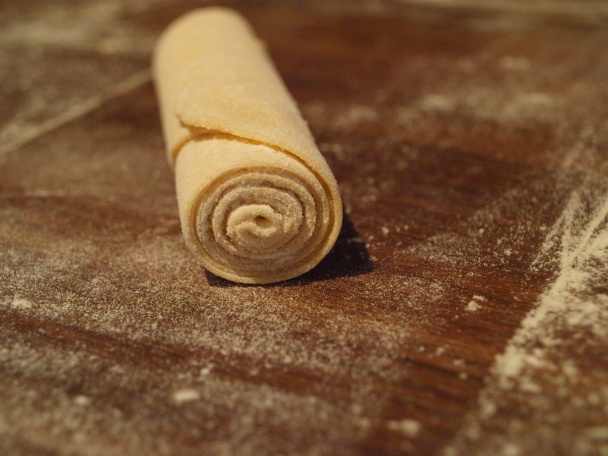 Domáce cestoviny s paradajkami, olivami a rukolou (fotorecept) - obrázok 1