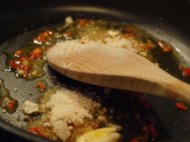 Domáce cestoviny s paradajkami, olivami a rukolou (fotorecept) - obrázok 3