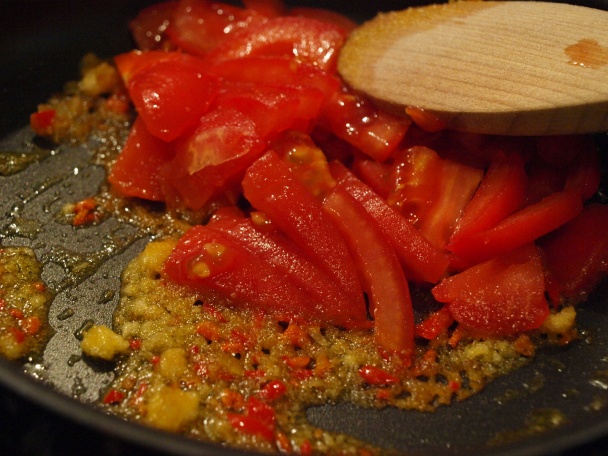 Domáce cestoviny s paradajkami, olivami a rukolou (fotorecept) - obrázok 4