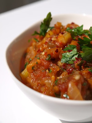 Patlıcan söğürme - baklažánový šalát - obrázok 3