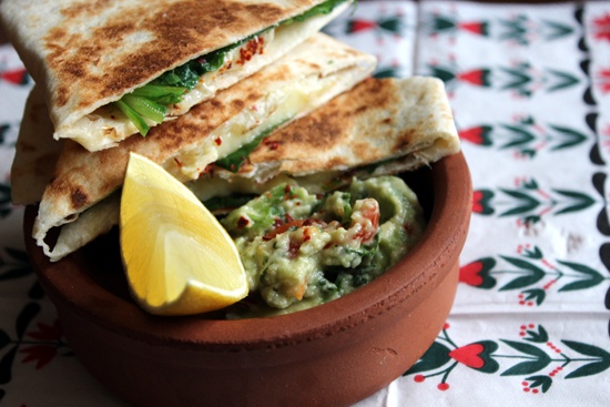 Quesadilla s brie a ľahké guacamole  - obrázok 2