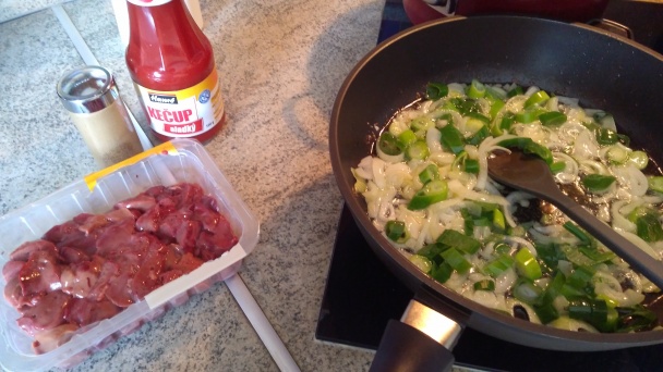 Kuracia pečeň na cibuľke (fotorecept) - obrázok 1