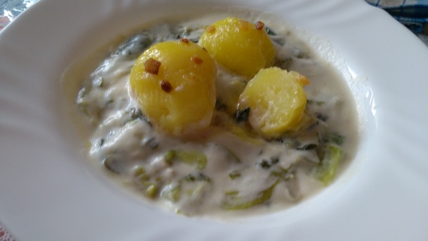 Šalata s celými zemiakmi omastenými slaninou (fotorecept) - obrázok 15