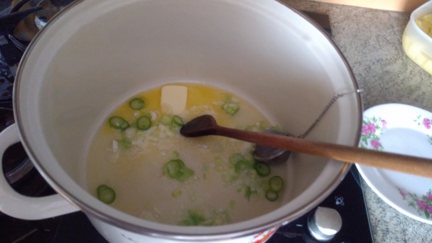 Karfiolová polievka so zeleninou, zemiakmi a s haluškami (fotorecept) - obrázok 1