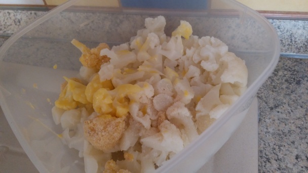 Karfiolová polievka so zeleninou, zemiakmi a s haluškami (fotorecept) - obrázok 7