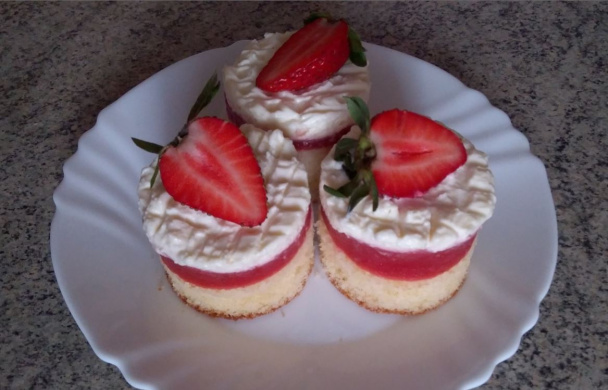 Jahodové minitortičky s mascarpone-tvarohovým krémom (fotorecept) - obrázok 6