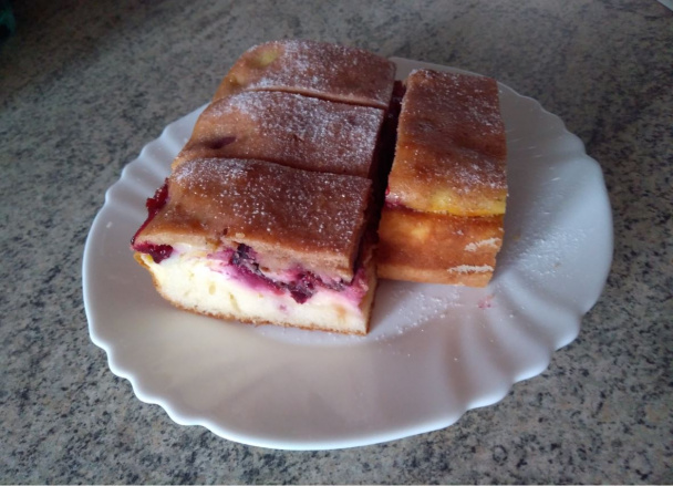 Jednoduchý slivkový koláč s tvarohom - obrázok 10