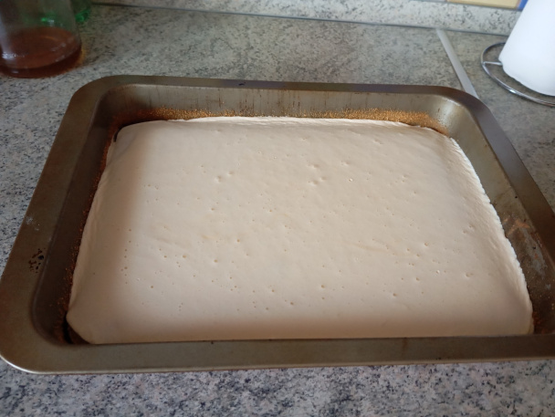 Orechový koláč s citronovo-žĺtkovou polevou - obrázok 3