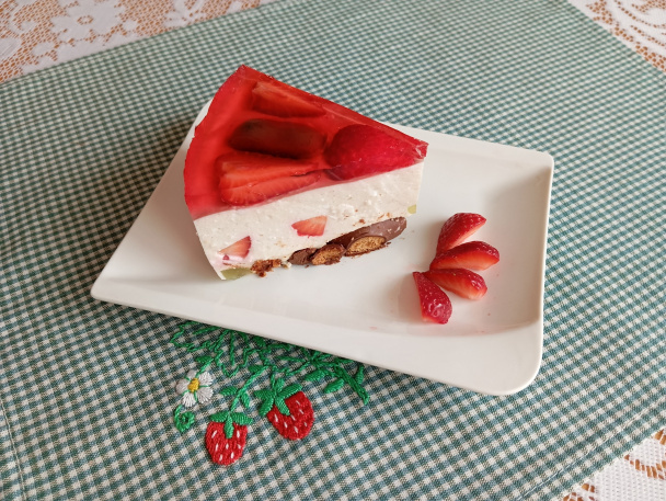 Nepečená tvarohová jahodová torta - obrázok 1