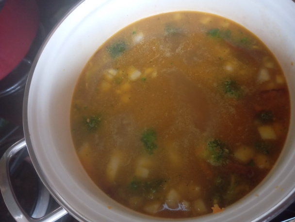 Chlebová polievka so zeleninou a sušenými hríbmi - obrázok 4