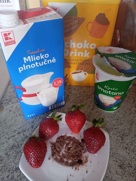 Svieži jahodový nápoj - obrázok 1
