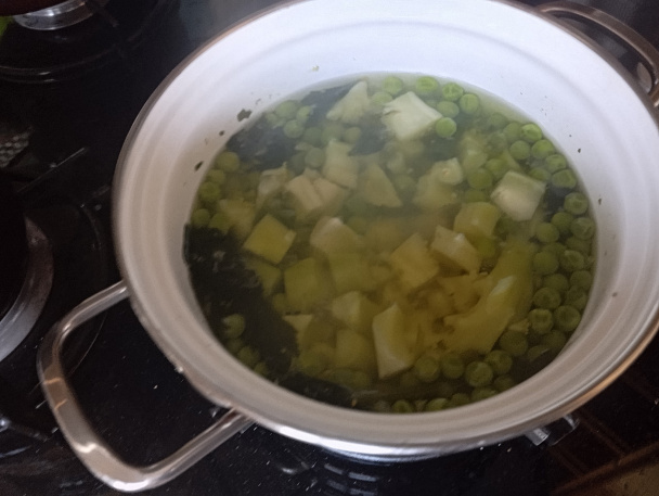 Jednoduchá brokolicová polievka so syrovými haluškami (fotorecept) - obrázok 1