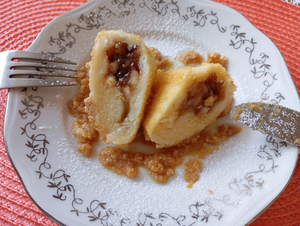 Zemiakové guľky so slivkami z kompótu - obrázok 1