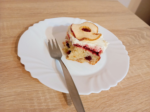 Jablkový koláč z kyslého mlieka s tvarohovým krémom  - obrázok 6