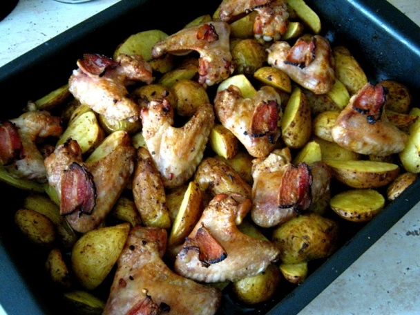 Kuracie krídelká zapekané so skorými zemiačkami na americký spôsob (fotorecept) - obrázok 5