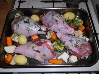 Pečené morčacie stehná s bylinkami - obrázok 1