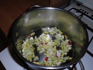 Orientálna zeleninová polievka s cícerom a čerstvým koriandrom - obrázok 3