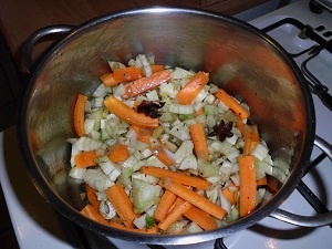 Orientálna zeleninová polievka s cícerom a čerstvým koriandrom - obrázok 4