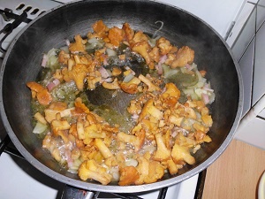 Spaghetti con cantarelli - špagety s kuriatkami (fotorecept) - obrázok 1