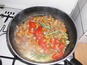 Spaghetti con cantarelli - špagety s kuriatkami (fotorecept) - obrázok 2