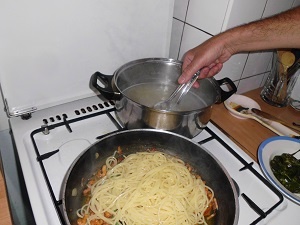 Spaghetti con cantarelli - špagety s kuriatkami (fotorecept) - obrázok 7