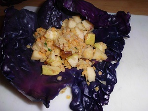 Balíčky z červenej kapusty, plnené teplým šalátom z červenej šošovice, hríbov a bizalmov (fotorecept - obrázok 3