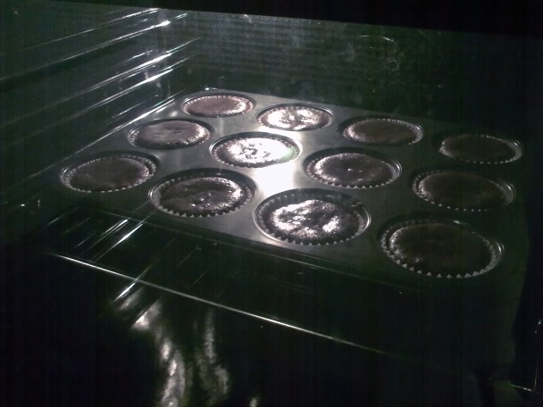 Kakaové muffiny s kúskami čokolády - obrázok 2