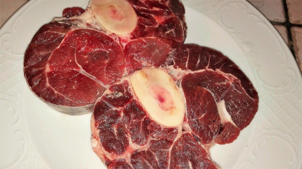 Ossobuco alla milanese s gremoládou a grilovanou polentou (fotorecept) - obrázok 1