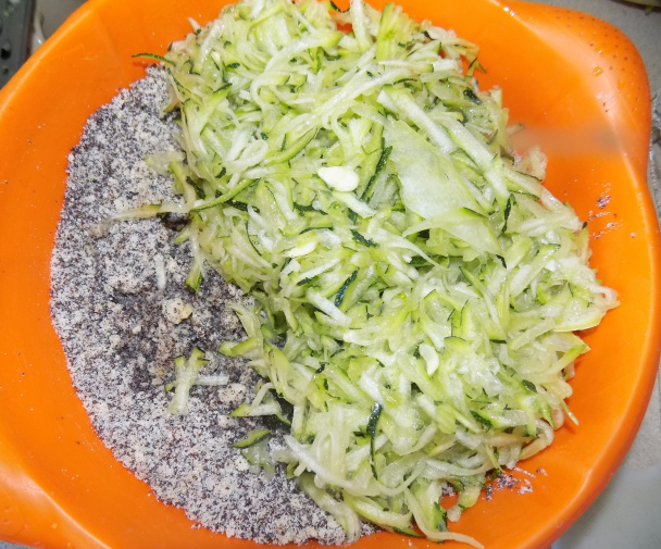 Makový koláč s cuketou a kokosom (fotorecept) - obrázok 2