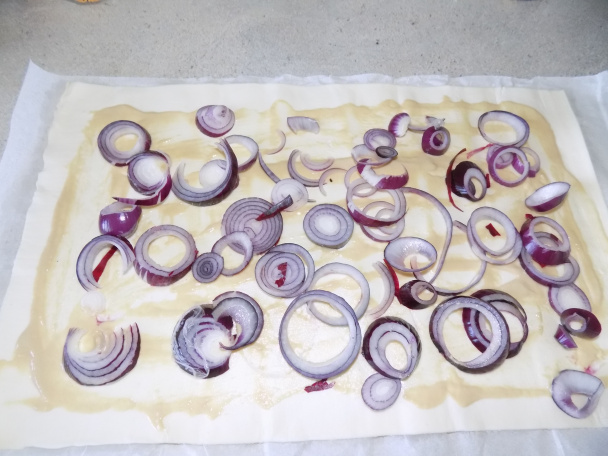 Závin s červenou cibuľou (fotorecept) - obrázok 2