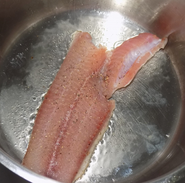 Sumček africký vo vínovej omáčke (fotorecept) - obrázok 1