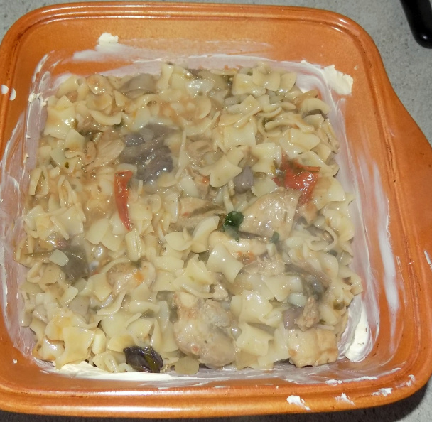 Kuracie mäso s cestovinami, hubami a paradajkami (fotorecept) - obrázok 8