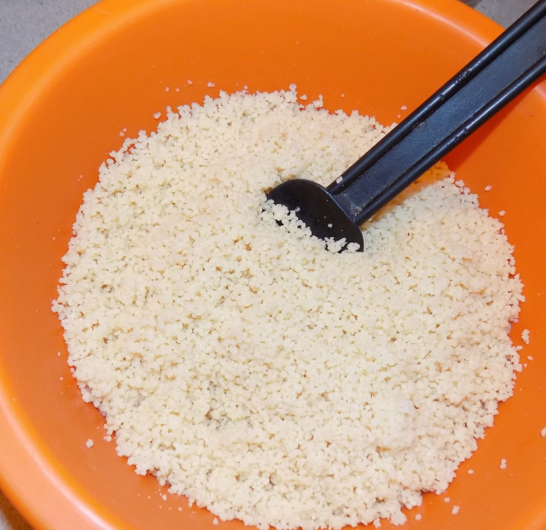 Kuskusový šalát so stonkovým zelerom (fotorecept) - obrázok 1