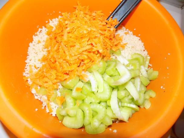 Kuskusový šalát so stonkovým zelerom (fotorecept) - obrázok 3