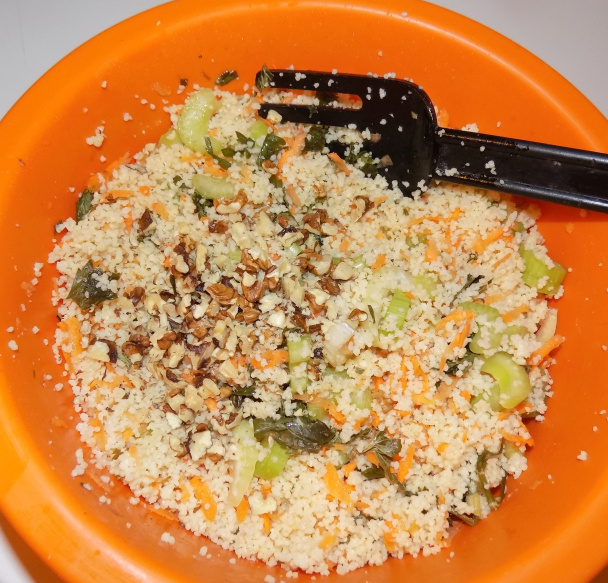 Kuskusový šalát so stonkovým zelerom (fotorecept) - obrázok 5