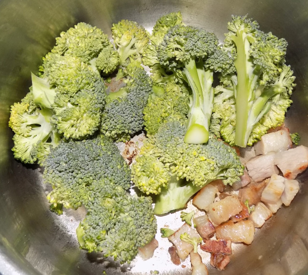 Zapečená špagetová tekvica s brokolicou (fotorecept) - obrázok 2