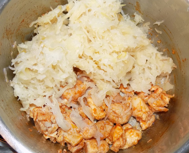 Pikantné kuracie mäso v kyslej kapuste (fotorecept) - obrázok 3