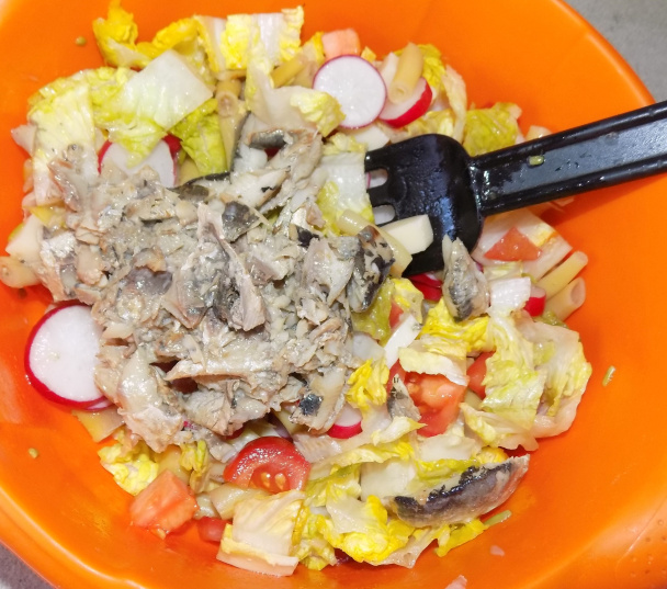 Zeleninový šalát s rybičkami (fotorecept) - obrázok 4