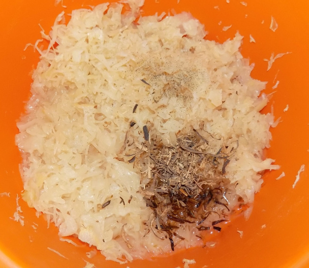 Kuracie stehná pečené so zemiakovo-kapustovou prílohou (fotorecept) - obrázok 3