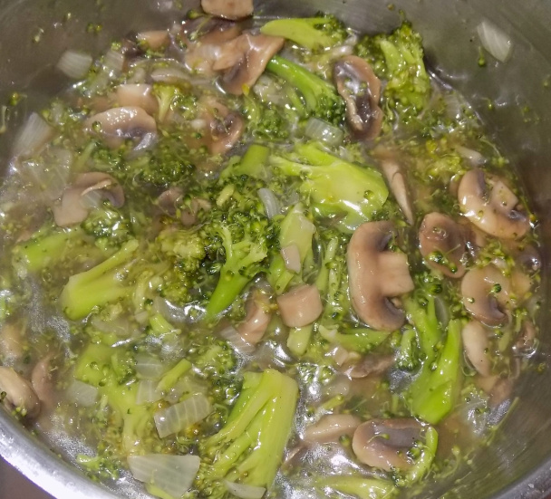 Cestoviny s brokolicovo-šampiňónovou omáčkou (fotorecept) - obrázok 4