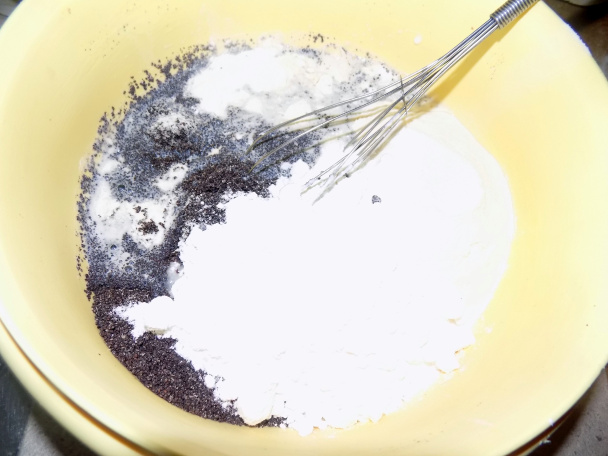 Makový koláč s ríbezľovým lekvárom (fotorecept) - obrázok 4