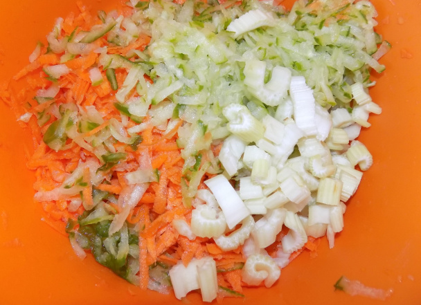 Zemiakové fašírky so zeleninovým šalátom (fotorecept) - obrázok 7