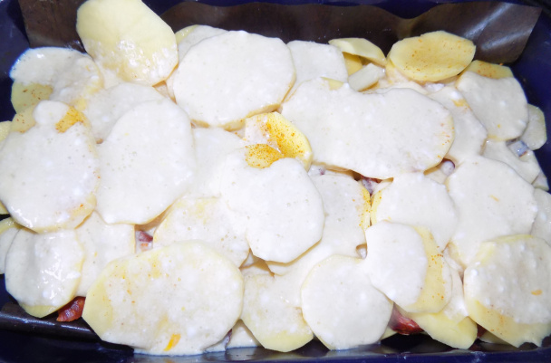Pečené zemiaky so špargľou a s klobásou (fotorecept) - obrázok 6