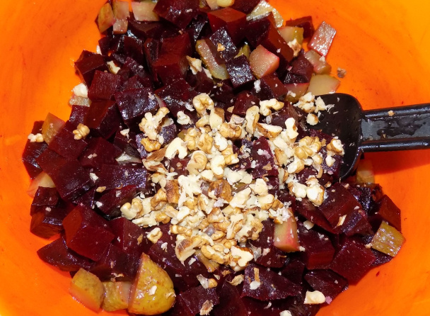 Cviklovo-syrový šalát s orechami (fotorecept) - obrázok 3