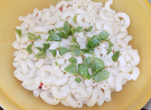 Cestovinový šalát s baklažánovou zálievkou (fotorecept) - obrázok 5