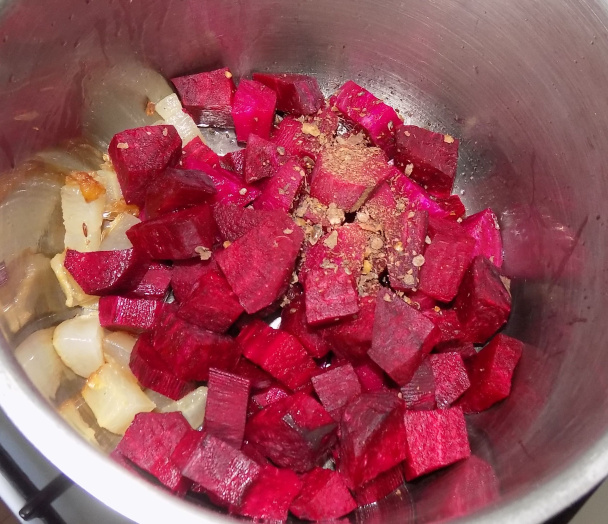 Tekvicová/dyňová polievka s cviklou (fotorecept) - obrázok 3